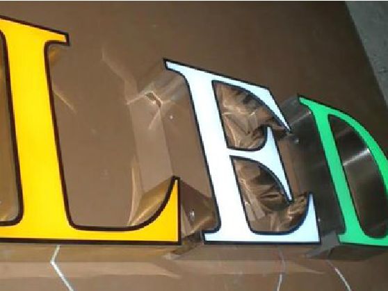 务川介绍LED招牌的基础知识。